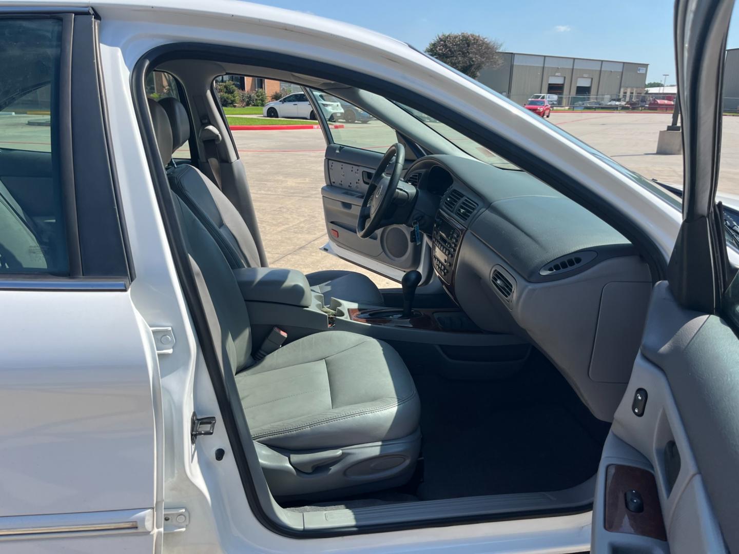 2004 white /TAN Mercury Sable LS Premium (1MEHM55S54A) with an 3.0L V6 SOHC 24V engine, 4-Speed Automatic Overdrive transmission, located at 14700 Tomball Parkway 249, Houston, TX, 77086, (281) 444-2200, 29.928619, -95.504074 - Photo#11